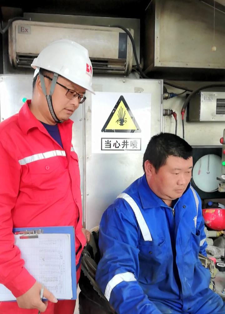 蔣戰峰:泡出來(lái)的工程技術(shù)“指導員”(圖2) 蔣戰峰:泡出來(lái)的工程技術(shù)“指導員”(圖2)